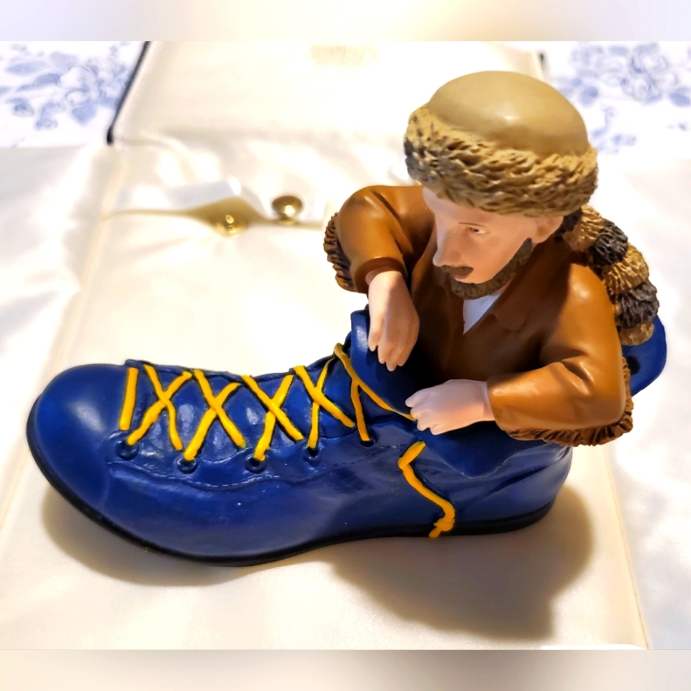 WEST VIRGINIA MOUNTAINEER. THE RIDGEWOOD COLLECTION